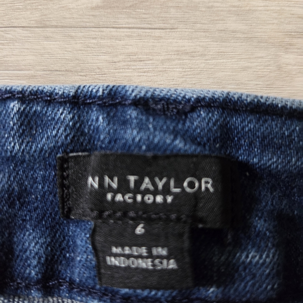 Ann Taylor Factory Classic Blue Women's Jeans - Picture 4 of 11